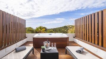 Premium bedding, down comforters, minibar, in-room safe