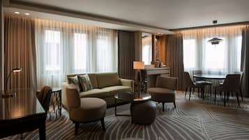 Deluxe Suite, 1 Bedroom | Living area