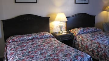 Escritorio, wifi gratis y ropa de cama