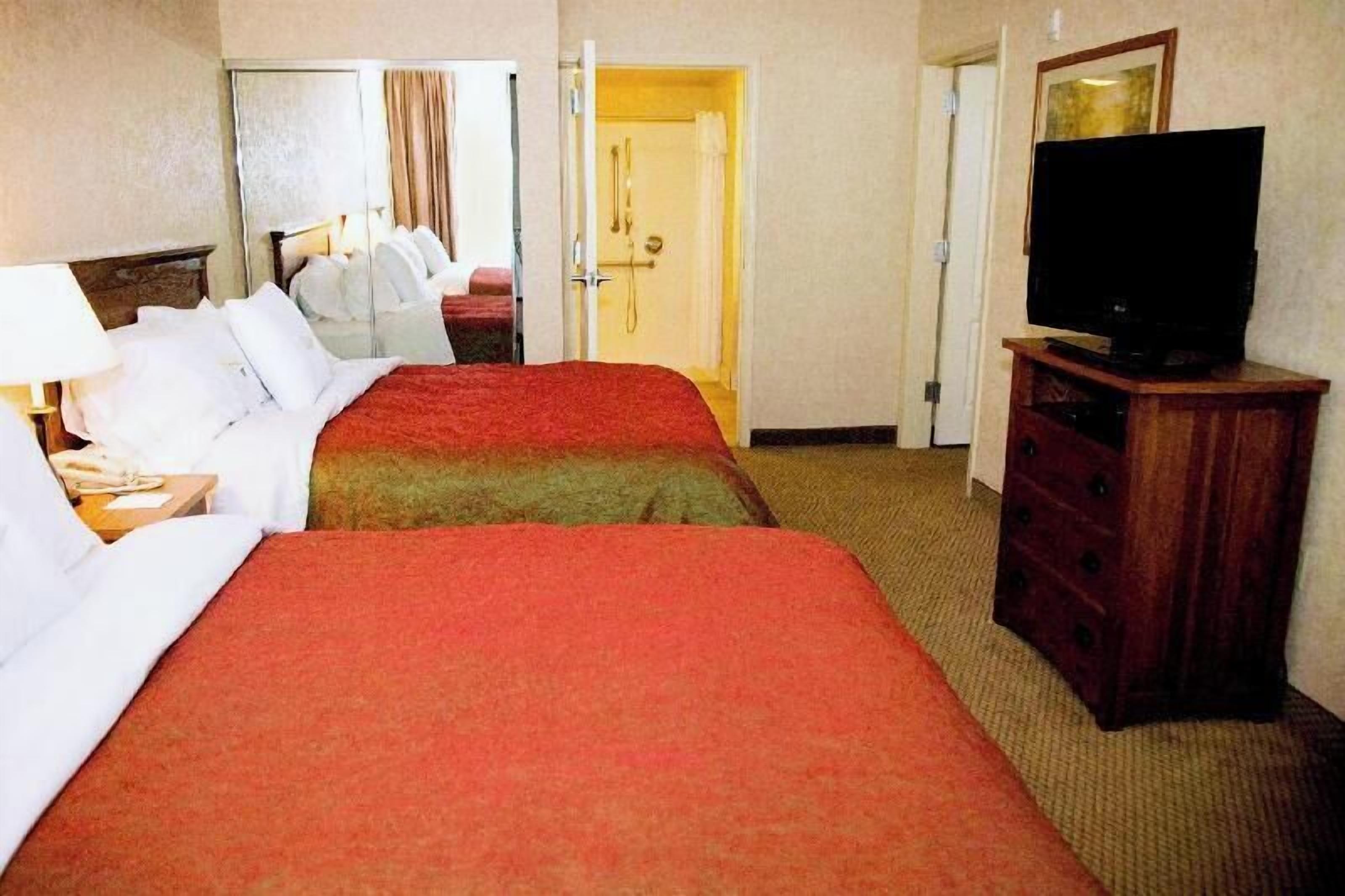 In-room safe, desk, iron/ironing board, free cots/infant beds