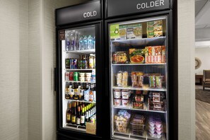 Snack bar - Homewood Suites by Hilton Bakersfield (Bakersfield)