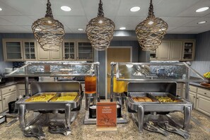 Free buffet breakfast on weekends  - Homewood Suites by Hilton Bakersfield (Bakersfield)