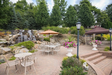Terraza o patio. Holiday Inn Express & Suites Sharon-Hermitage by IHG