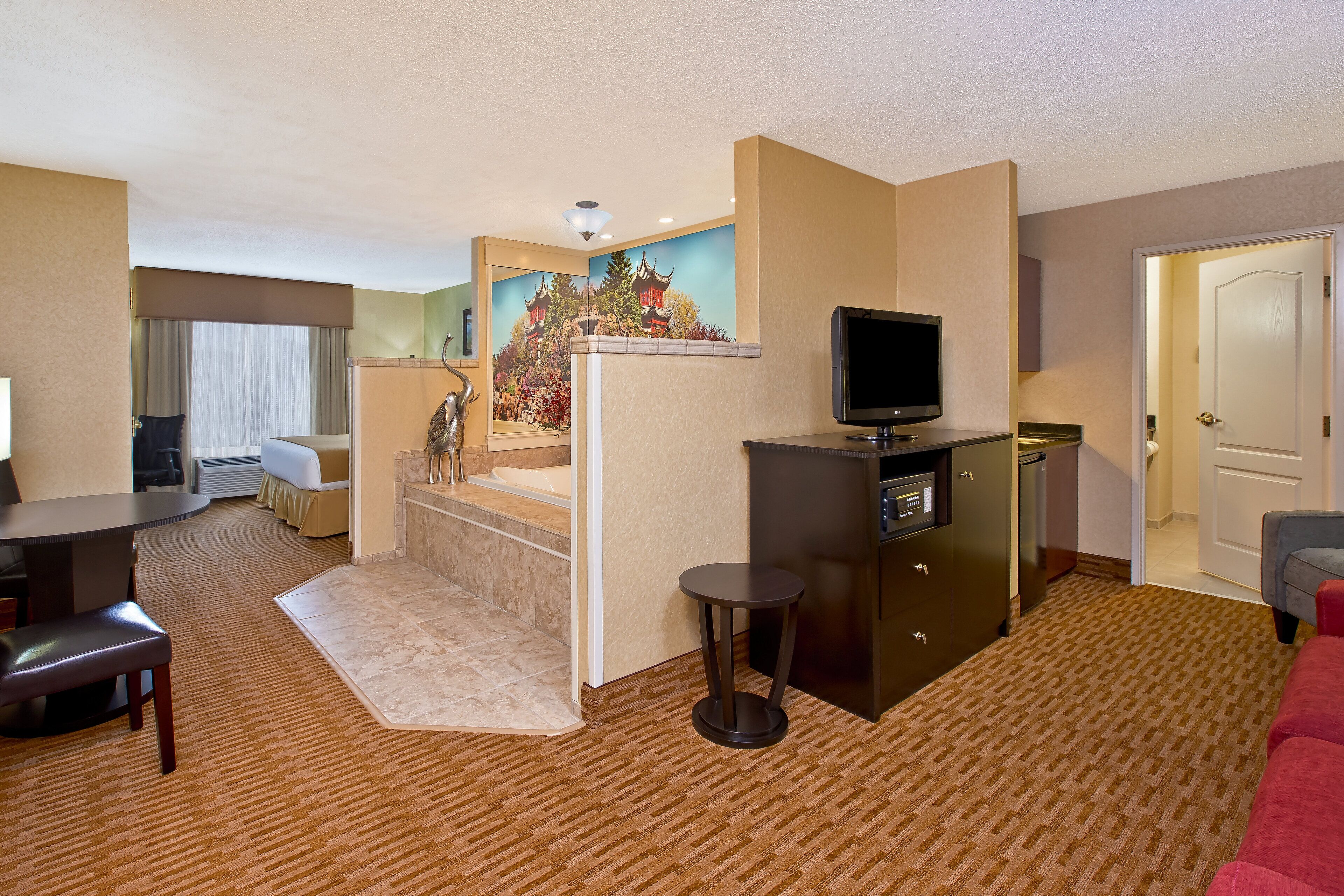 suite, 1 king bed, jetted tub | in-room safe, desk, blackout curtains, iron/ironing board