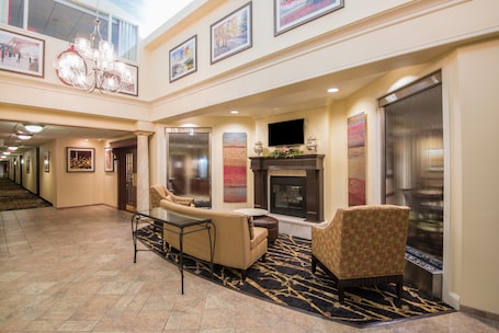 Exterior. Holiday Inn Express & Suites Sharon-Hermitage by IHG