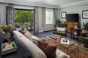 King Suite + Sofa Bed