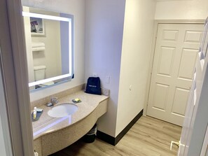 Family Suite, 2 Bedrooms | Bathroom | Combined shower/tub, free toiletries, hair dryer, towels - Kemah Edgewater Hotel, SureStay Collection by Best Western (Seabrook)