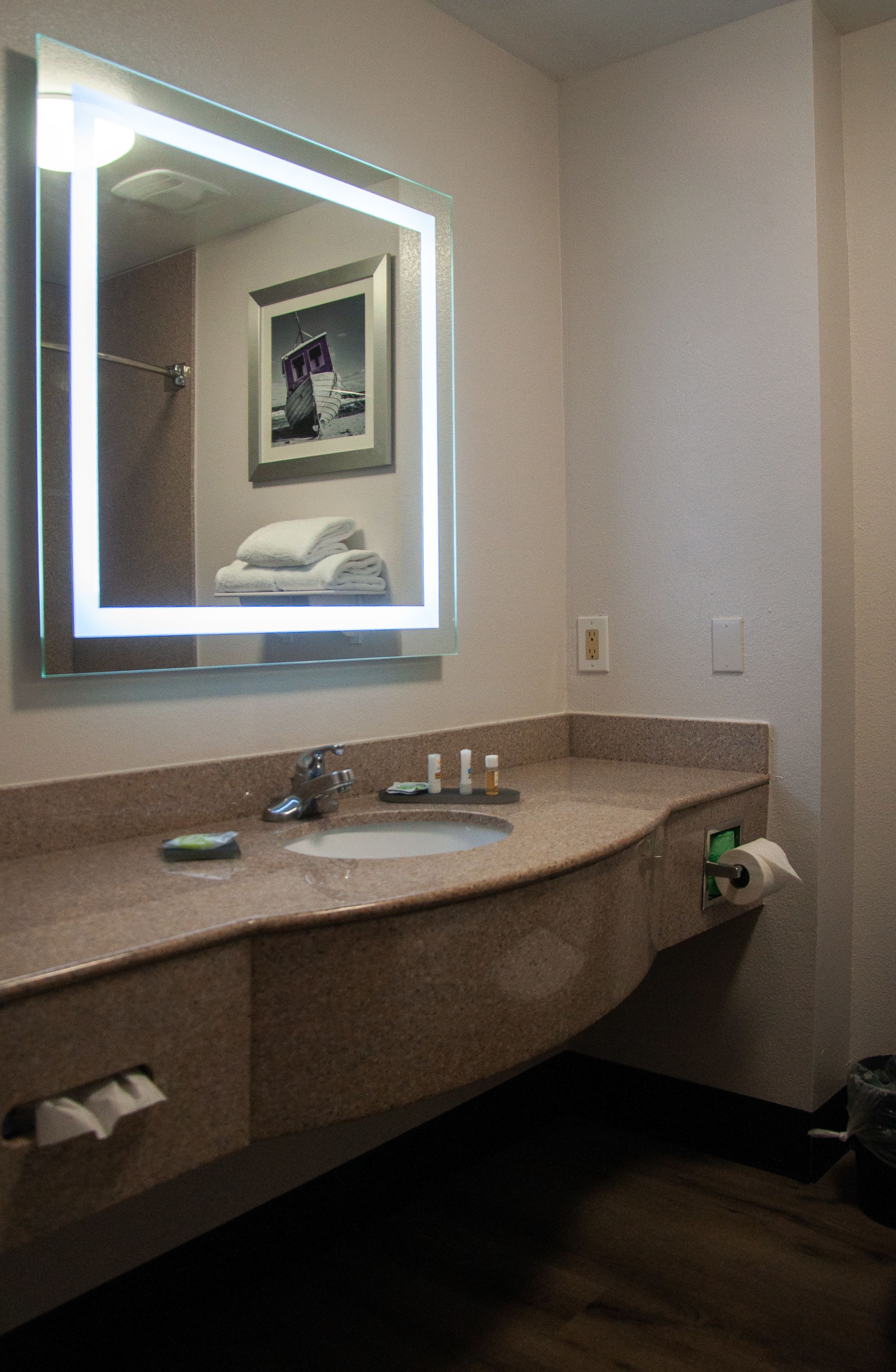 combined shower/bathtub, free toiletries, hair dryer, towels