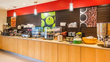 Petit déjeuner en libre-service compris tous les jours