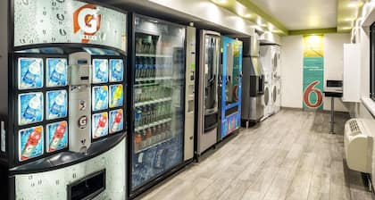 Motel 6 Canoga Park, CA