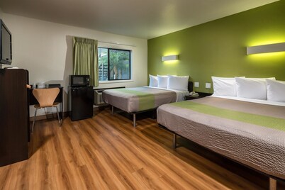 Motel 6 Canoga Park, CA