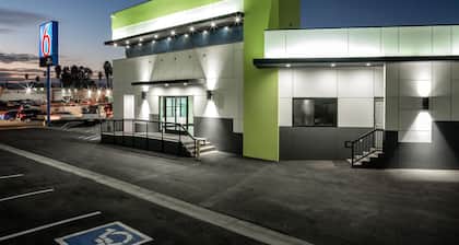 Motel 6 Canoga Park, CA