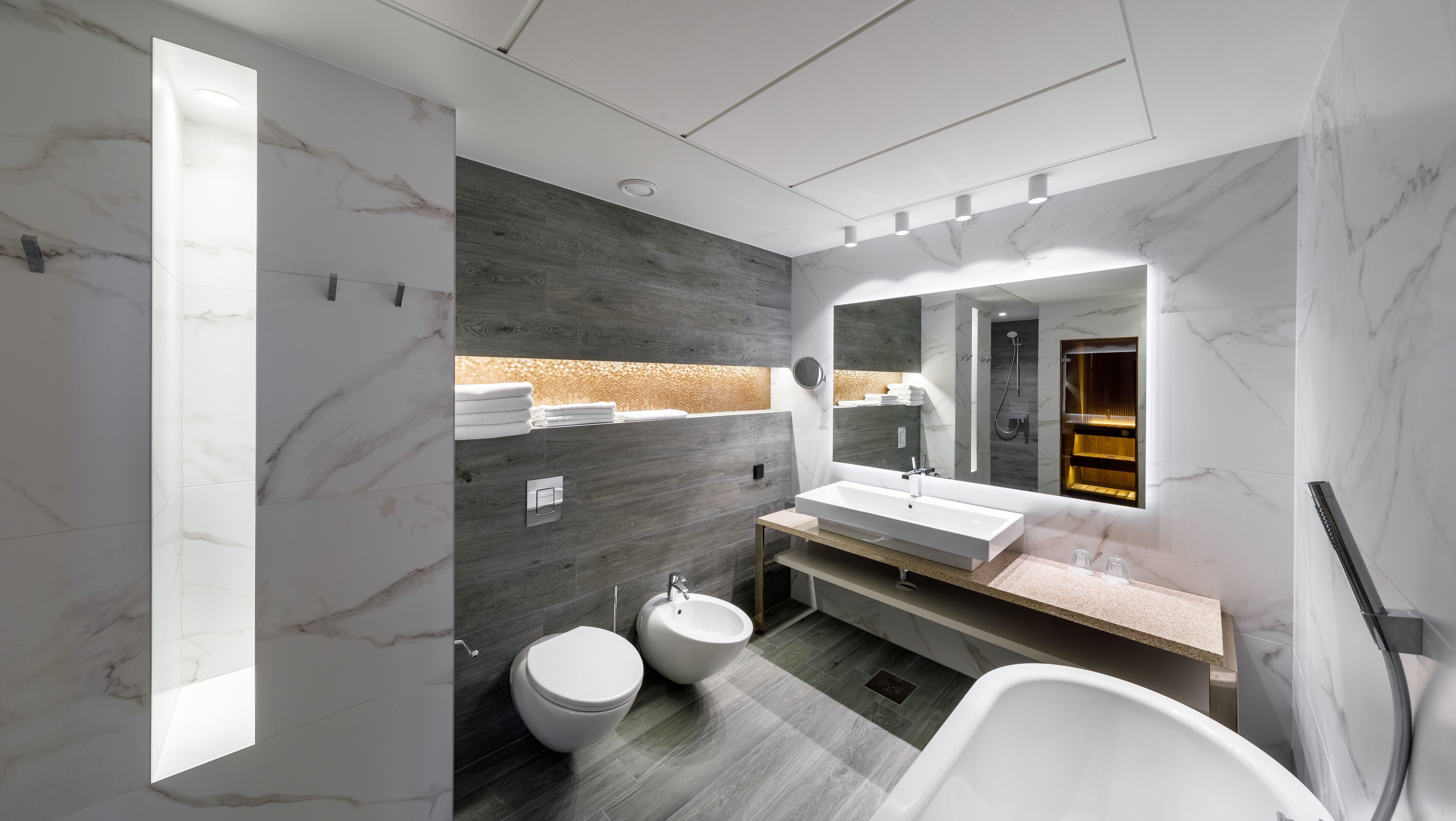 sauna suite | bathroom | shower, free toiletries, hair dryer, towels