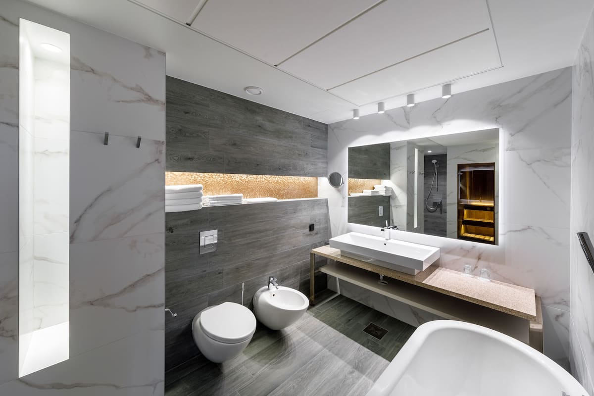 sauna suite | bathroom | shower, free toiletries, hair dryer, towels