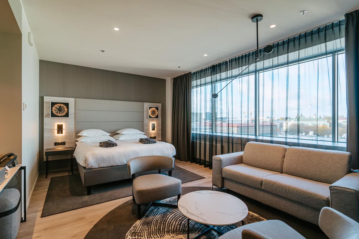 deluxe room | city view