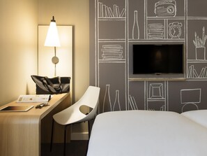 Standardzimmer, 2 Einzelbetten | Zimmersafe, Schreibtisch, schallisolierte Zimmer, Bügeleisen/Bügelbrett