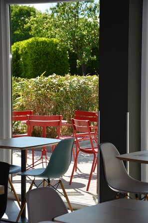 Tägliches Frühstücksbuffet gegen Gebühr