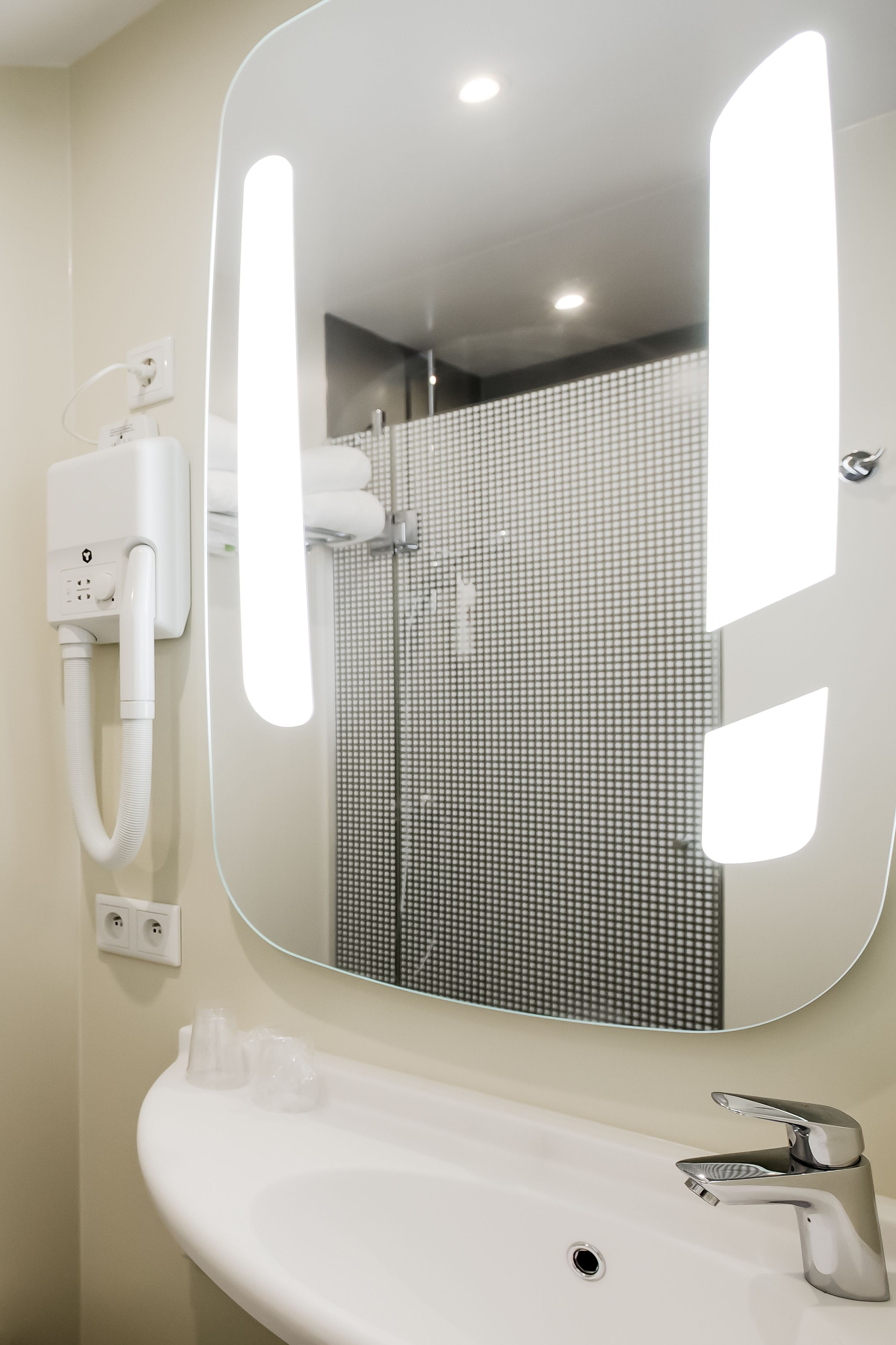 eco-friendly toiletries, hair dryer, towels