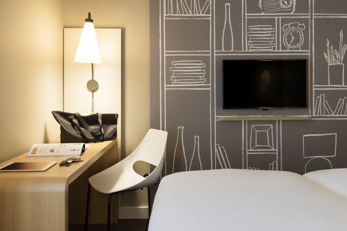 standard room, 2 single beds | in-room safe, desk, soundproofing, iron/ironing board