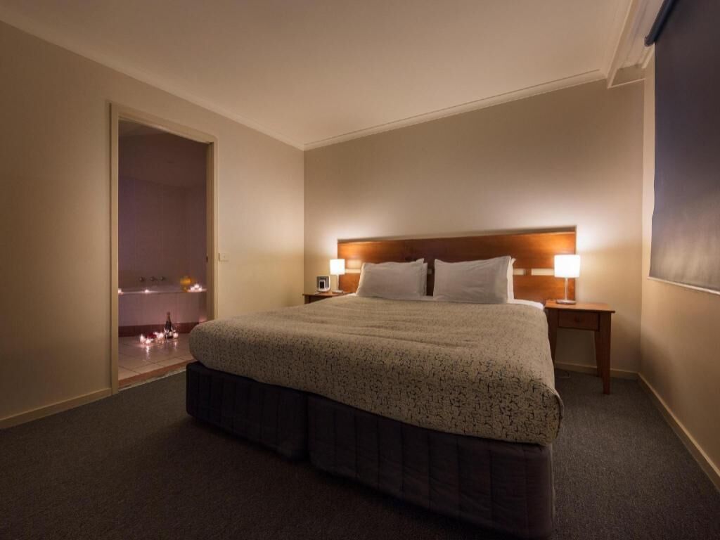 Desk, soundproofing, iron/ironing board, cribs/infant beds