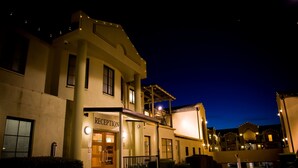 A hotel with a reception area, a balcony, and a car parking area. - Best Western Plus Canberra Central Apartments (Dickson)