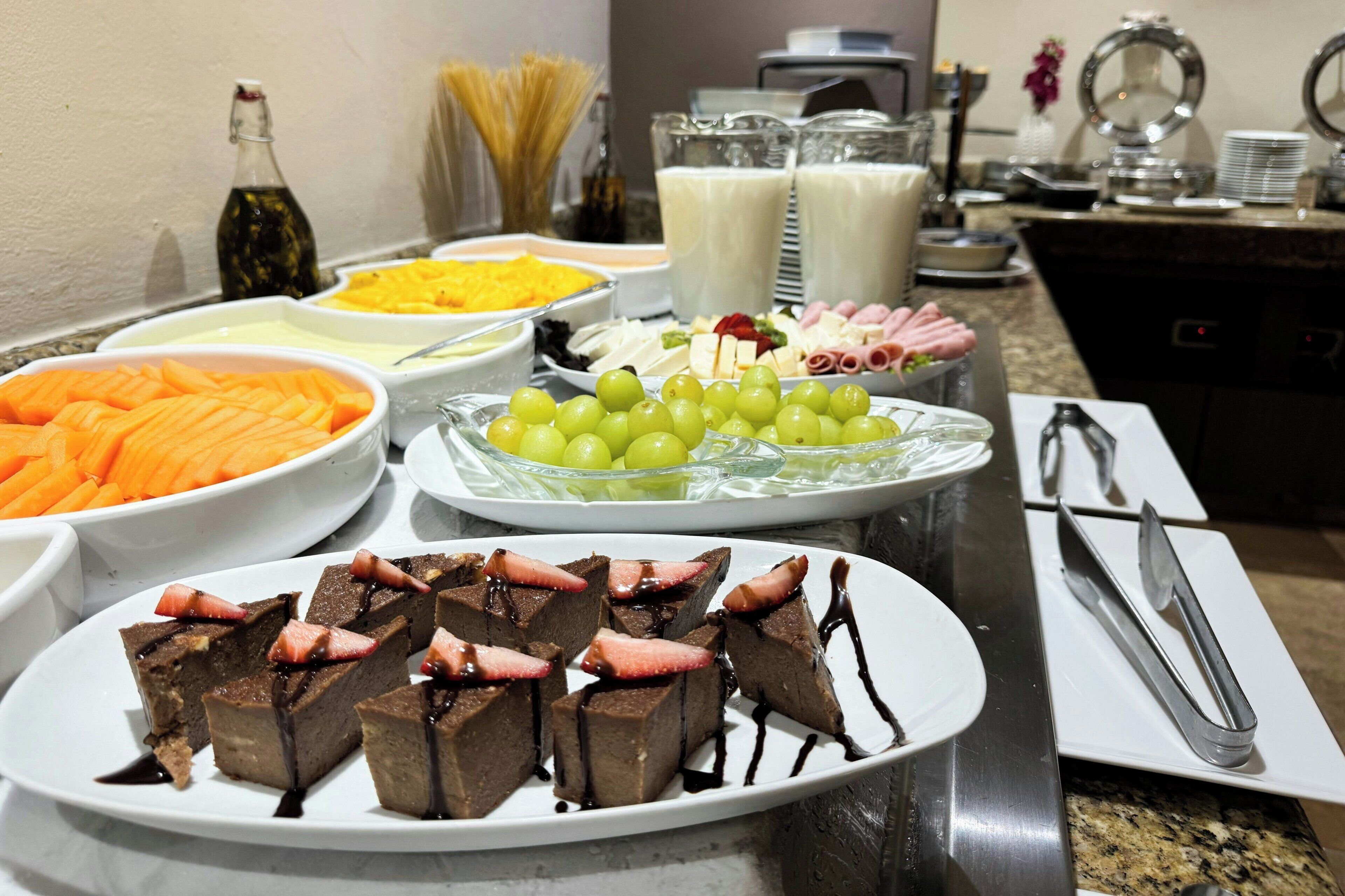 Se ofrece un desayuno bufé todos los días (por un coste adicional)