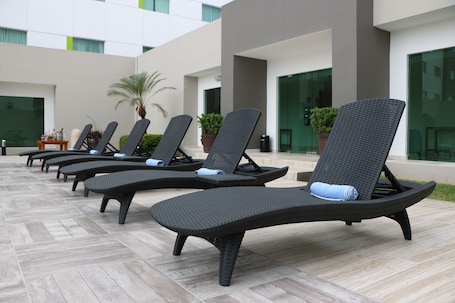 Outdoor pool, pool umbrellas, sun loungers