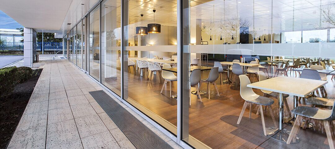 供應午餐和晚餐，葡萄牙料理