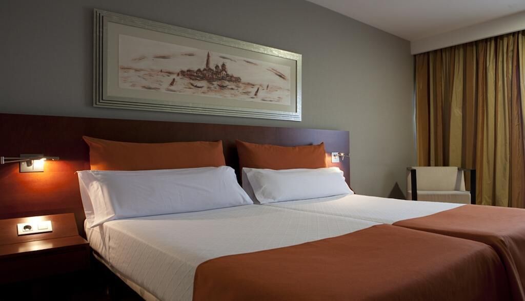 Couette en duvet d'oie, coffres-forts dans les chambres, bureau