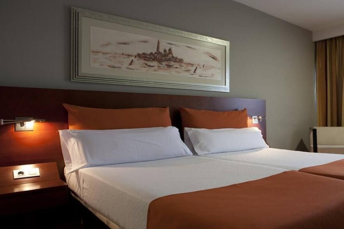 Couette en duvet d'oie, coffres-forts dans les chambres, bureau