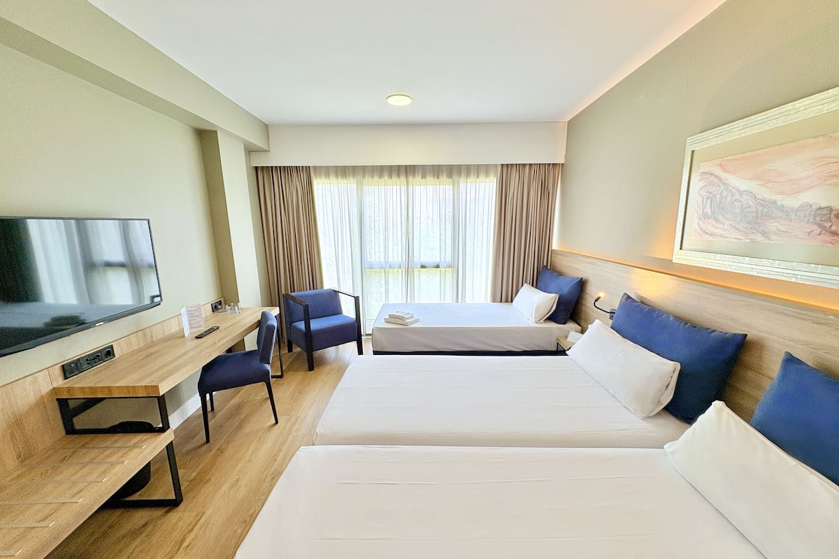 Double or Twin Room (+ Extra Bed)