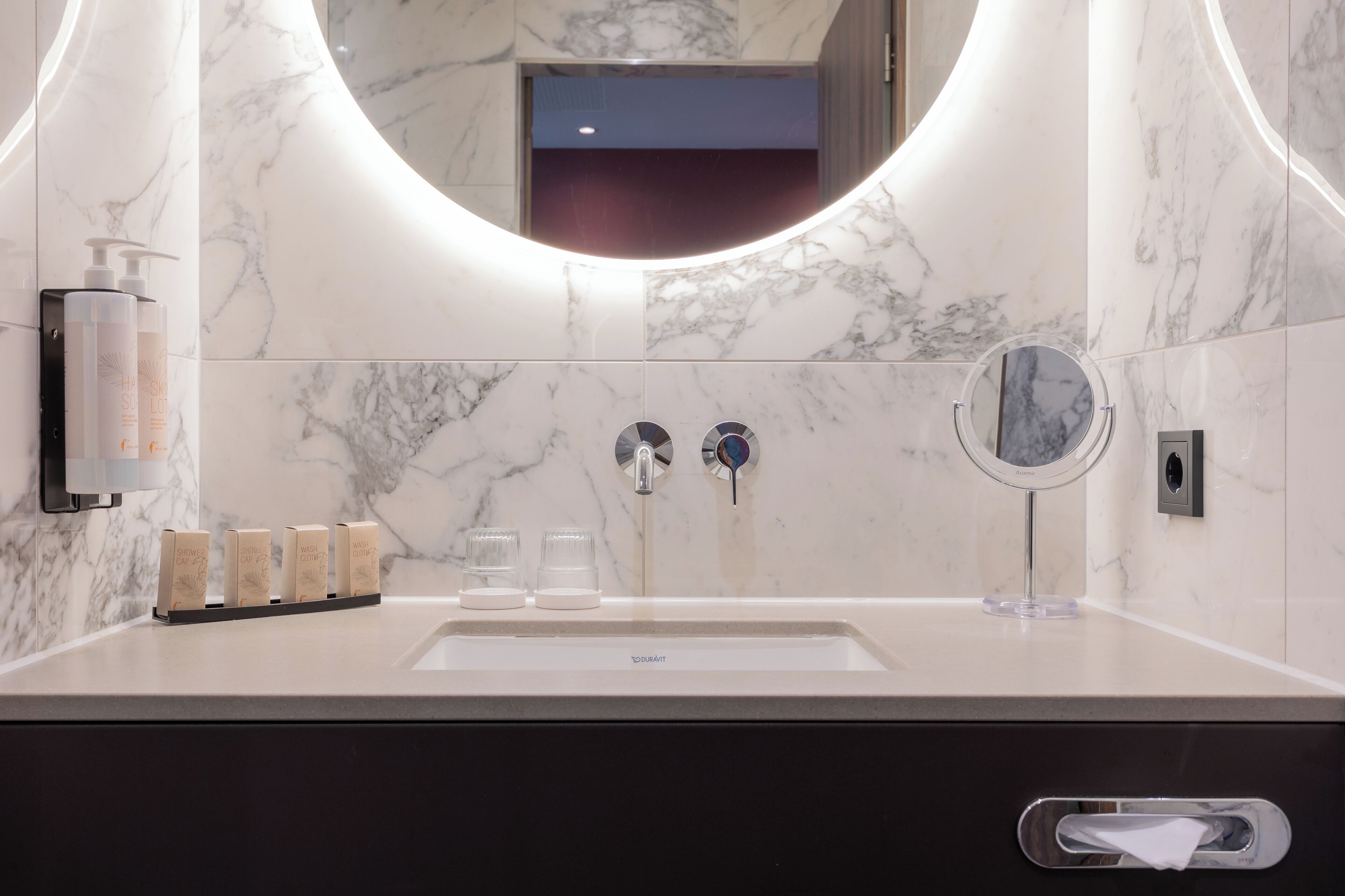 deluxe double or twin room | bathroom | free toiletries, hair dryer, towels, soap