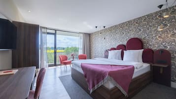 Minibar, Zimmersafe, Schreibtisch, VerdunkelungsvorhÀnge