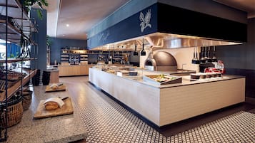 Morgenmadsbuffet hver dag (18 EUR pr. person)