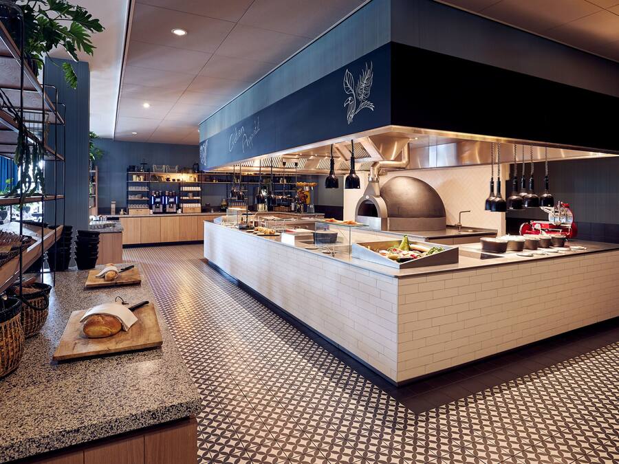 Café da manhã com buffet todos os dias (EUR 18 por pessoa)