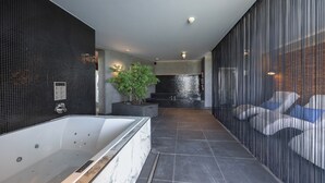 A modern bathroom with a large bathtub, a potted plant, and a sleek design. - Van Der Valk Hotel Melle - Osnabrück (Melle)