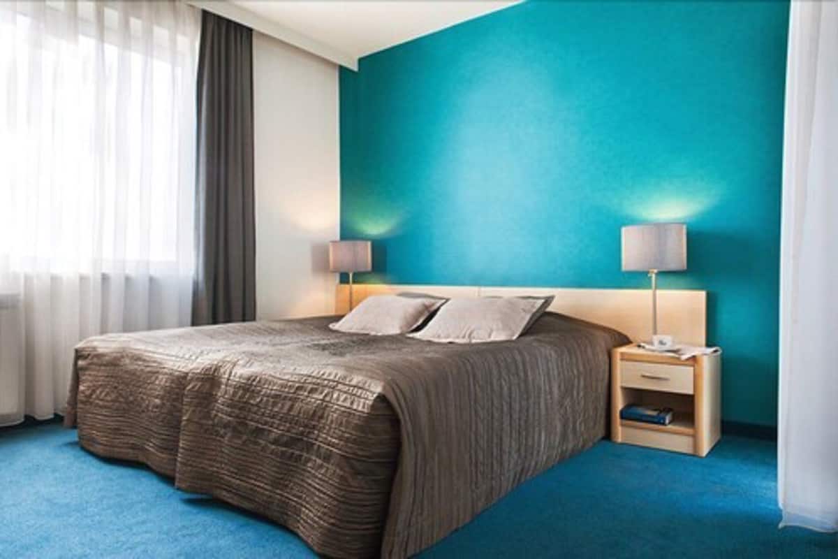 Premium bedding, in-room safe, desk, laptop workspace