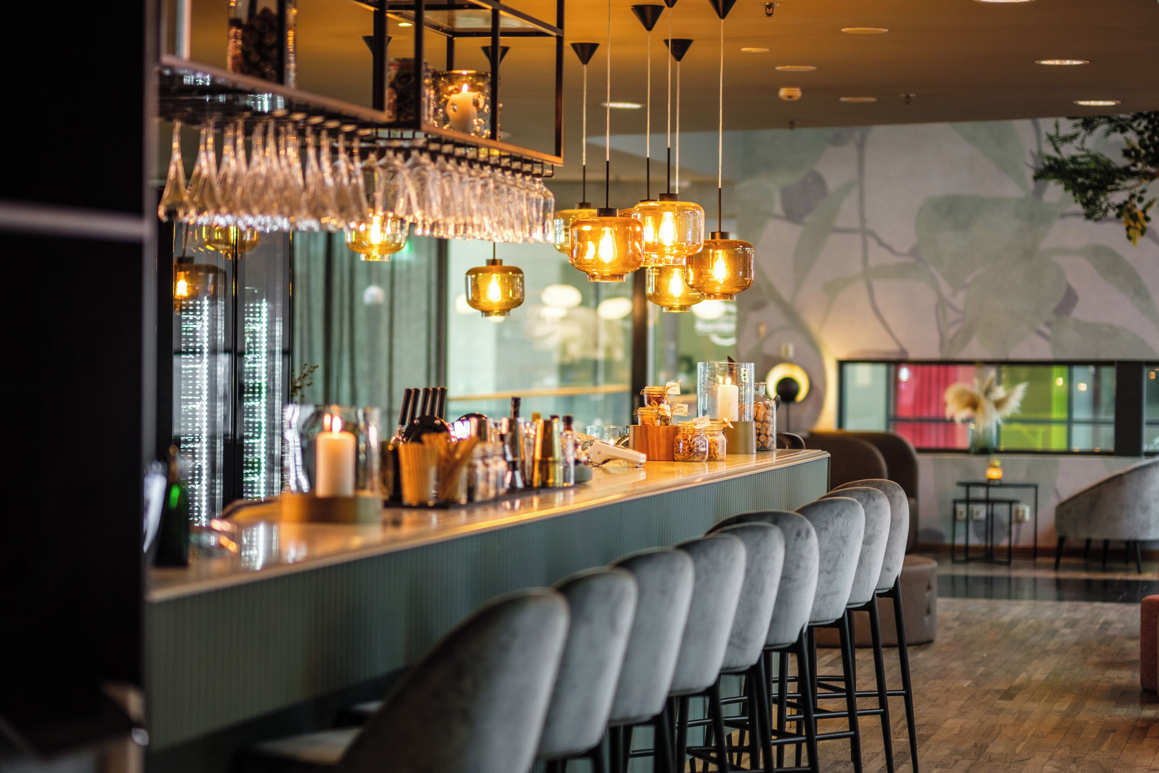 breakfast, lunch and dinner served