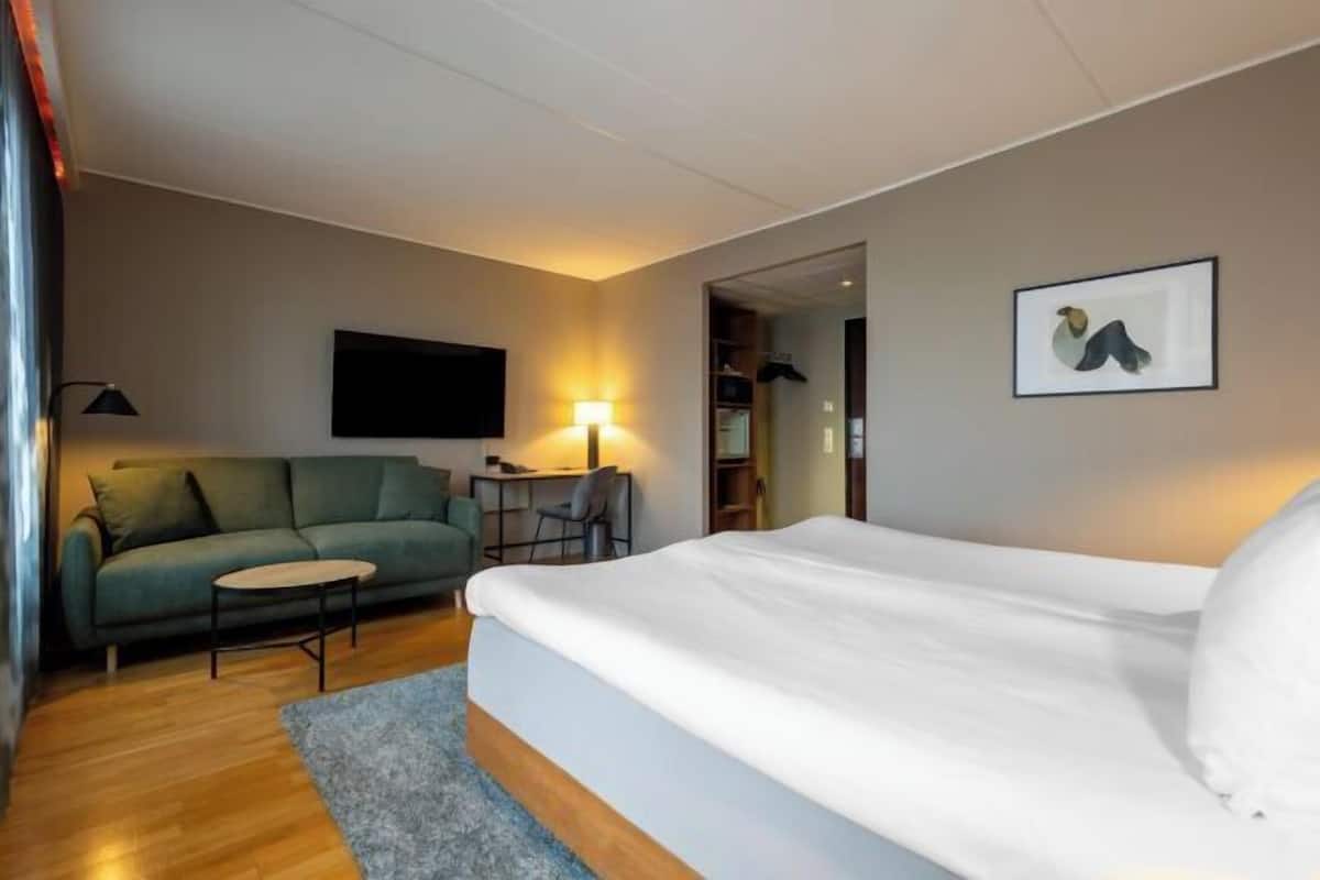 In-room safe, desk, blackout curtains, soundproofing