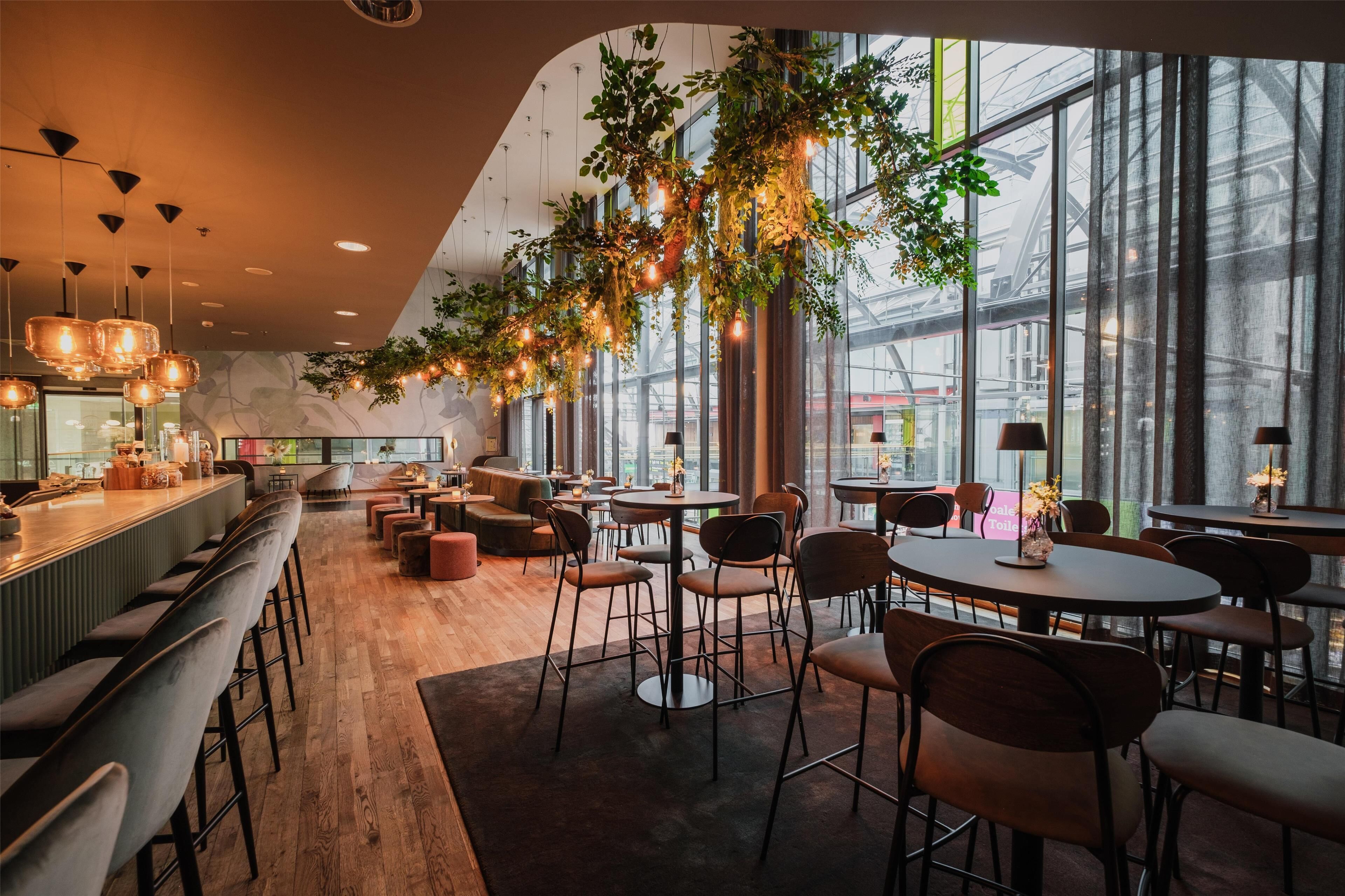 breakfast, lunch and dinner served