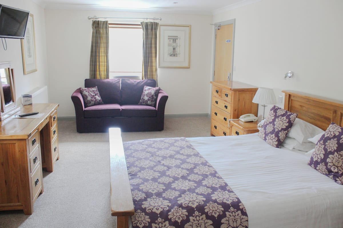 Desk, iron/ironing board, free WiFi, bed sheets