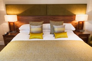 Chambre supérieure double | Bureau, fer et planche à repasser, accès au Wi-Fi (inclus)