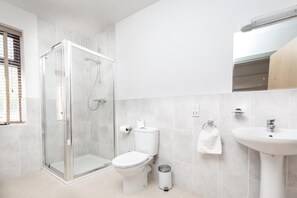 Hair dryer, towels - Craigmonie Hotel Inverness by Compass Hospitality (Inverness)