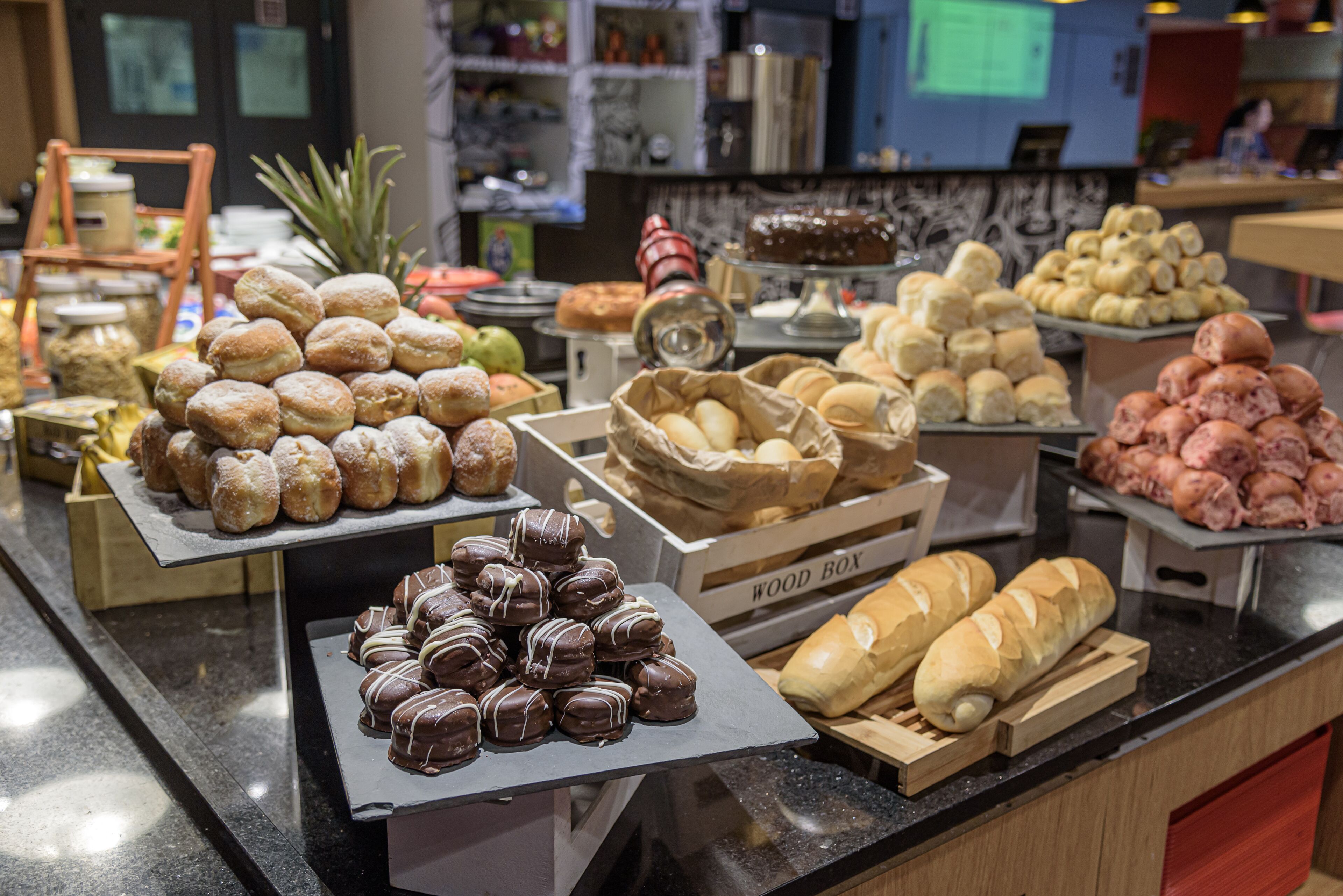 daily buffet breakfast (brl 49 per person)