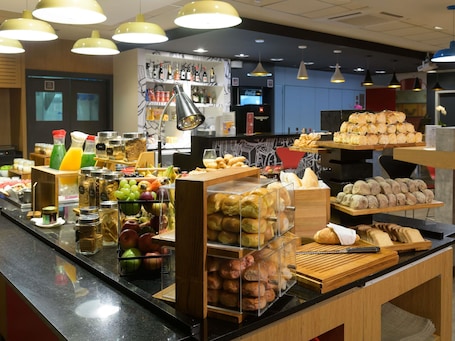 Se sirven cenas y cocina brasileña