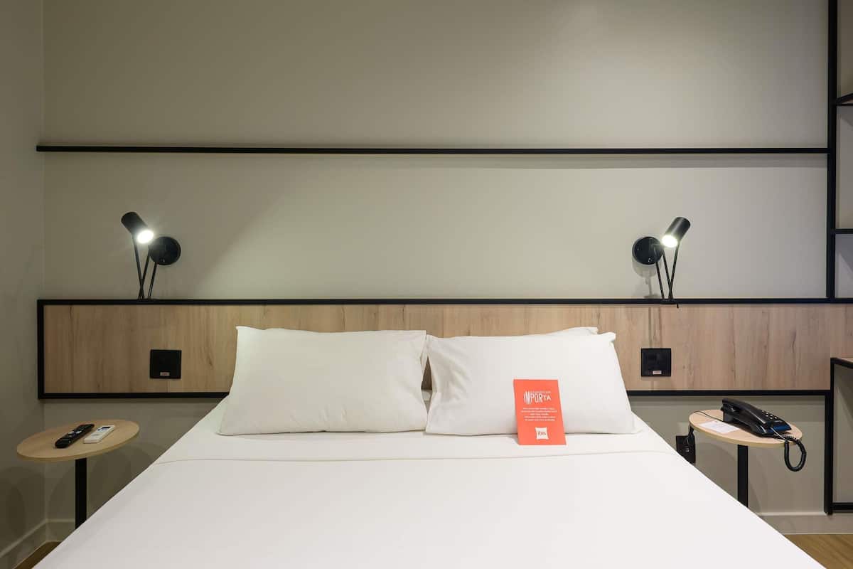 Standard Room, 1 Double Bed, Accessible, Non Smoking | Minibar, in-room safe, desk, soundproofing