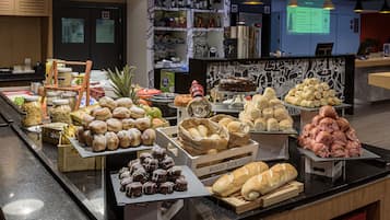 Daily buffet breakfast (BRL 49 per person)