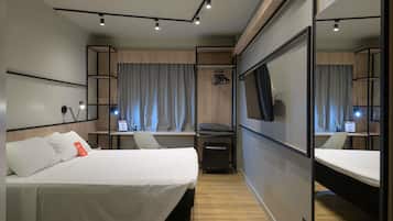 Quarto standard, 1 cama de casal, acessível, para não fumantes | Frigobar, cofres nos quartos, escrivaninha, quartos à prova de som