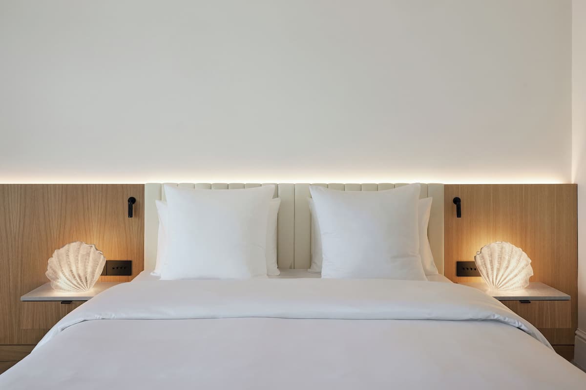 Palace Suite Panoramic Sea View | Minibar, in-room safe, blackout curtains, iron/ironing board