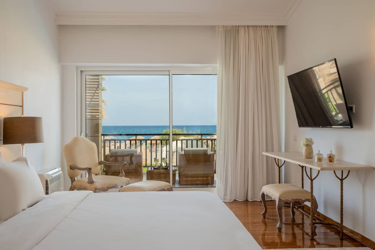presidential villa, sea view, private pool | 2 bedrooms, minibar, in-room safe, blackout curtains